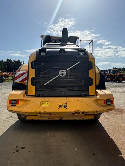 Volvo L150H 2 of 5