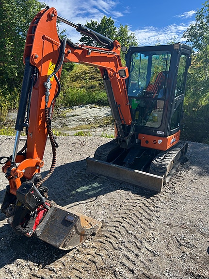 Hitachi Zaxis 26U 2 of 5