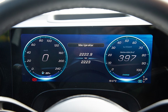 Mercedes-Benz GLB350 14 of 24