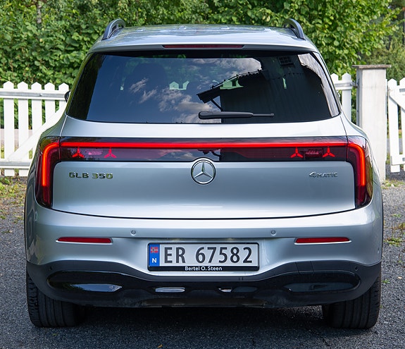 Mercedes-Benz GLB350 4 of 24