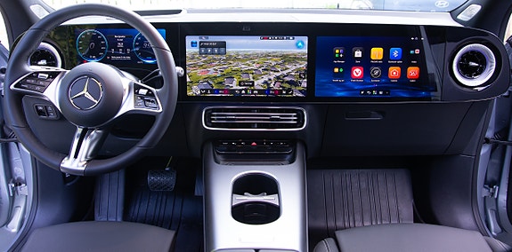 Mercedes-Benz GLB350 12 of 24