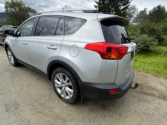 Toyota RAV4 5 of 5