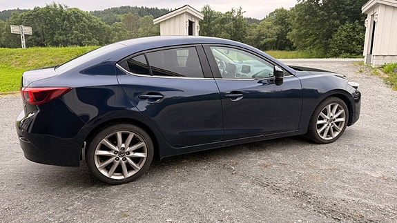 Mazda 3 2 of 5