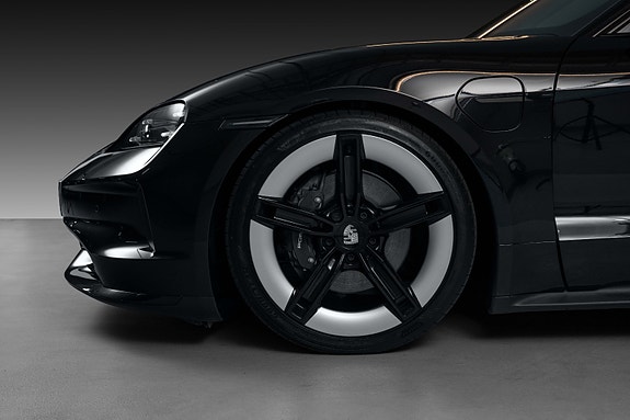 Porsche Taycan 4 of 5