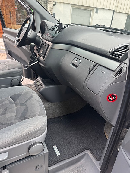 Mercedes-Benz Viano 2 of 5