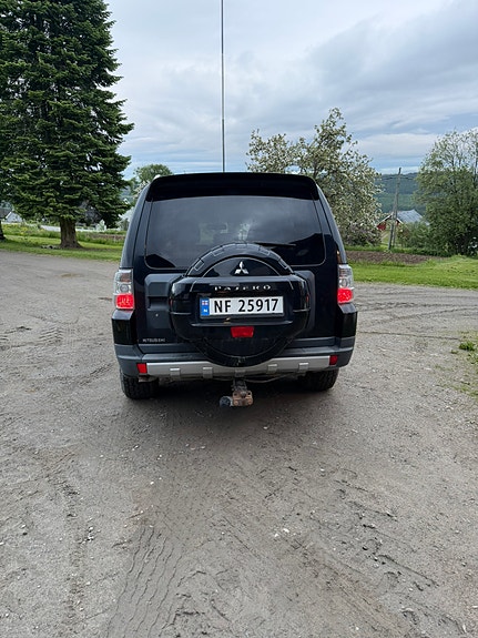 Mitsubishi Pajero 3 of 12