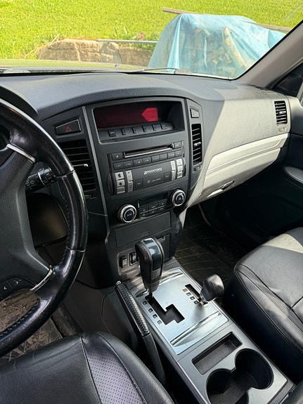 Mitsubishi Pajero 12 of 12