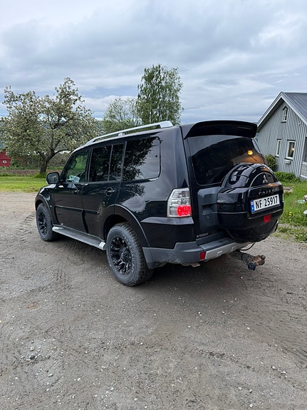 Mitsubishi Pajero 5 of 12