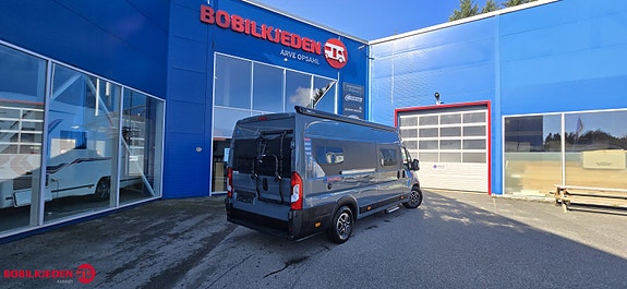 Solifer Unik bybobil med lasterom, mye utstyr, K630J, 140hk / automat / langsgående senger / unik kjøkkenløsning / unik toalett & dusjrom / 2 of 5