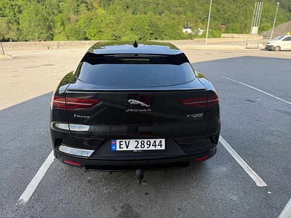 Jaguar I-PACE 4 of 5