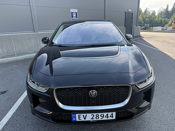 Jaguar I-PACE 2 of 5