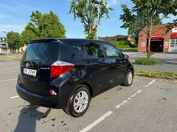 Toyota Verso-S 3 of 5
