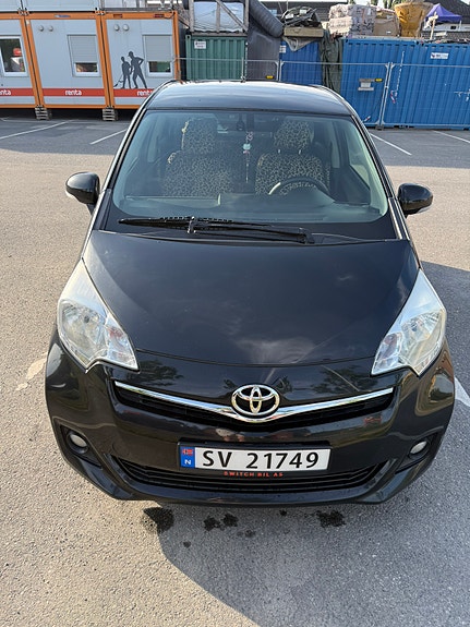 Toyota Verso-S 2 of 5