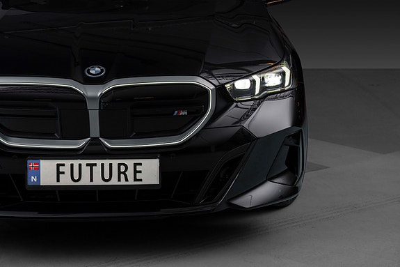 BMW i5 4 of 5