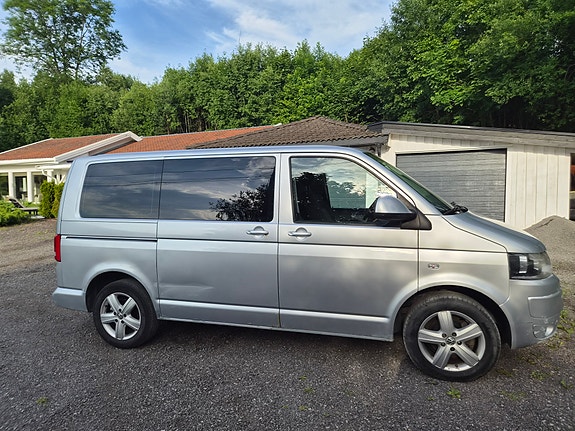 Volkswagen Caravelle 3 of 5