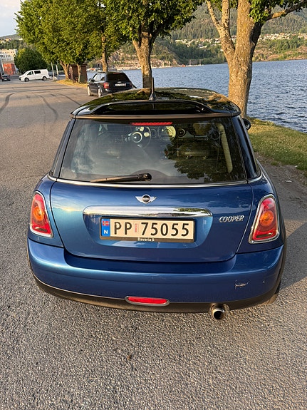 MINI Cooper 4 of 5