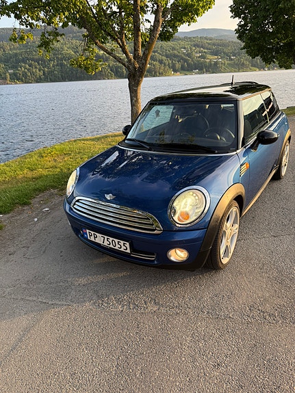 MINI Cooper 5 of 5