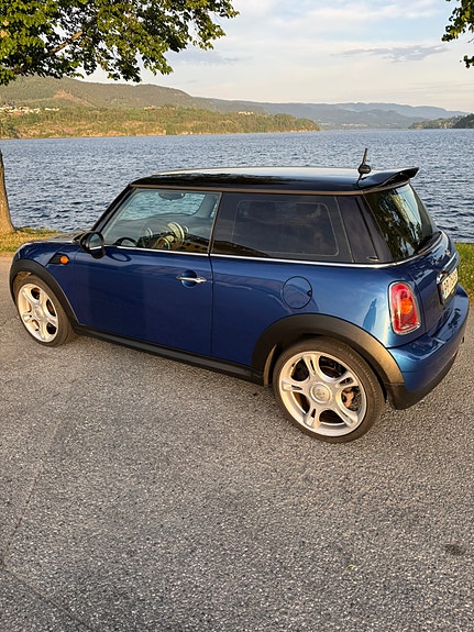 MINI Cooper 2 of 5