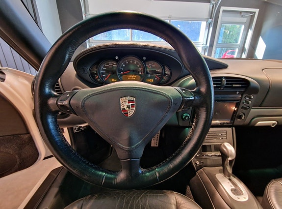 Porsche 911 Turbo 4 of 5