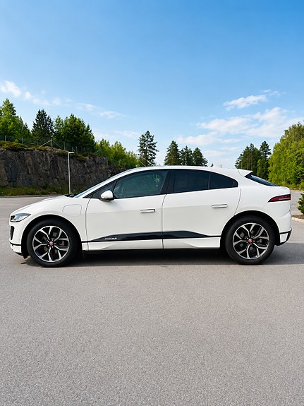Jaguar I-PACE 4 of 5
