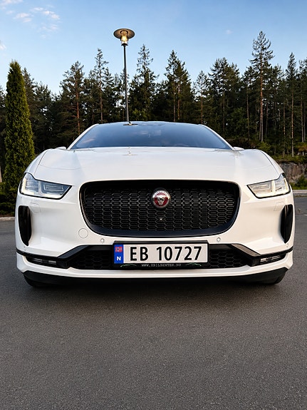 Jaguar I-PACE 2 of 5