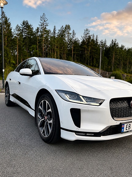Jaguar I-PACE 3 of 5