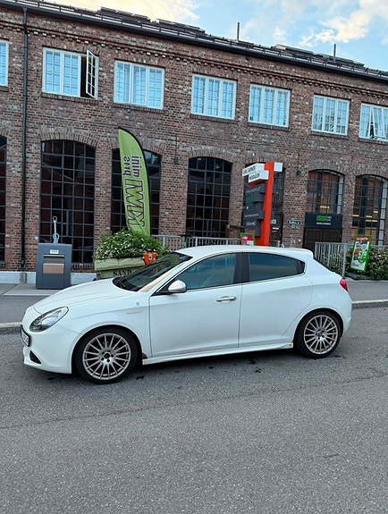Alfa Romeo Giulietta 3 of 5