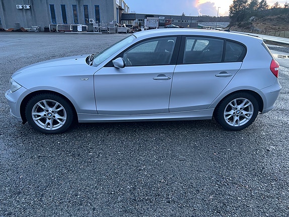 BMW 118d 2 of 17