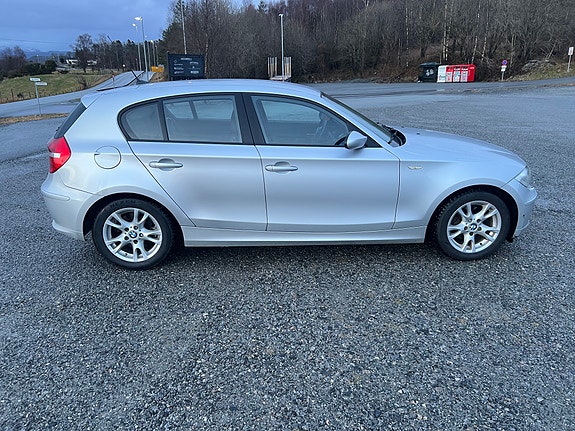BMW 118d 6 of 17
