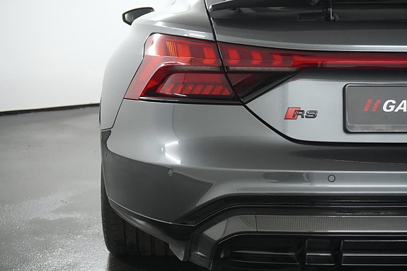 Audi e-tron GT RS 3 of 5