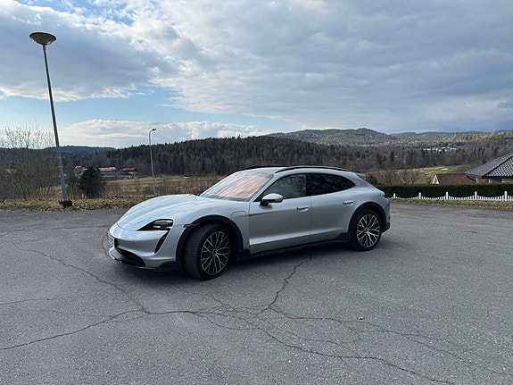 Porsche Taycan Cross Turismo 3 of 5