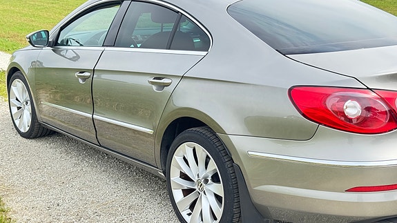 Volkswagen Passat CC 17 of 30