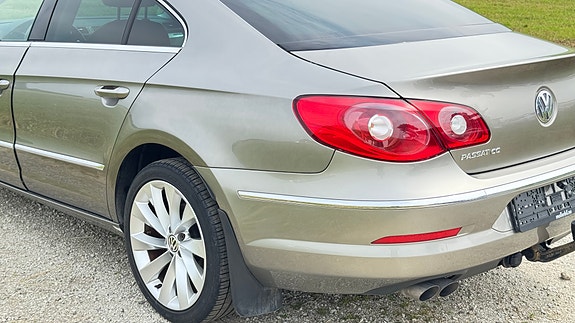 Volkswagen Passat CC 14 of 30