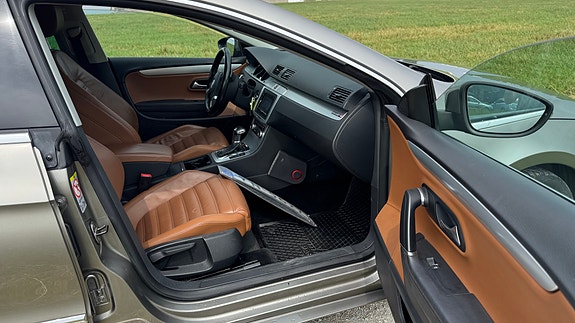 Volkswagen Passat CC 30 of 30