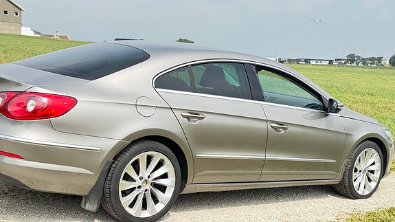 Volkswagen Passat CC 11 of 30