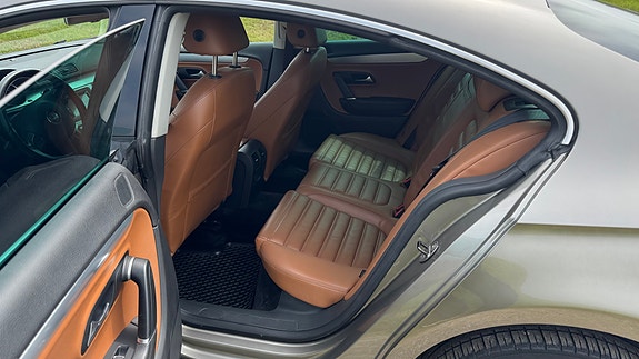 Volkswagen Passat CC 23 of 30