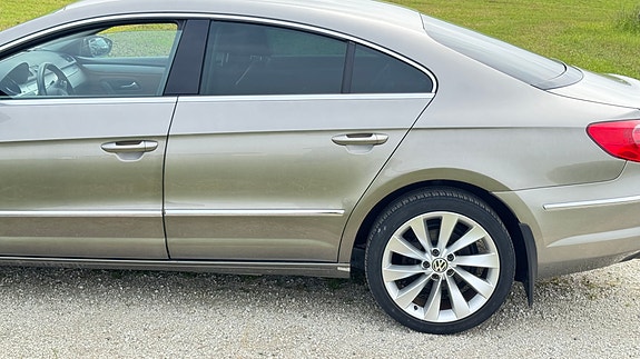Volkswagen Passat CC 16 of 30