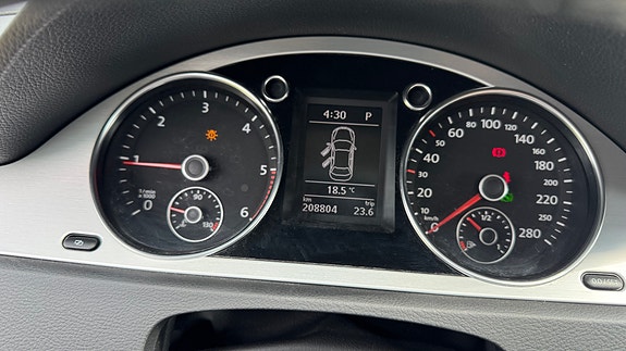 Volkswagen Passat CC 27 of 30