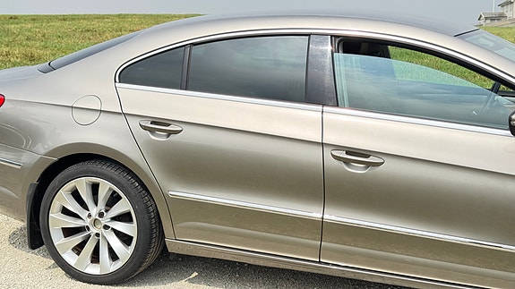 Volkswagen Passat CC 8 of 30