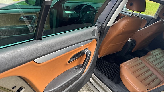 Volkswagen Passat CC 22 of 30