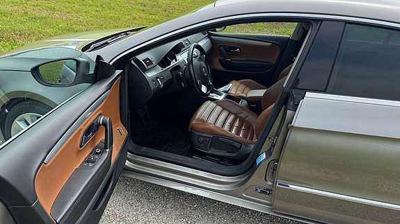 Volkswagen Passat CC 20 of 30