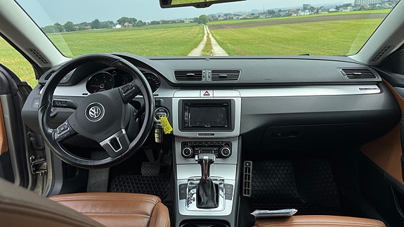 Volkswagen Passat CC 28 of 30