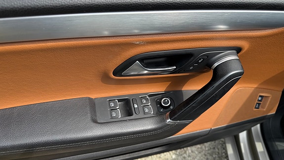 Volkswagen Passat CC 19 of 30