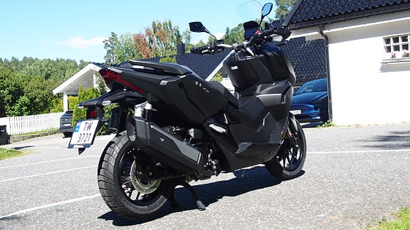 Honda ADV 350 3 of 5