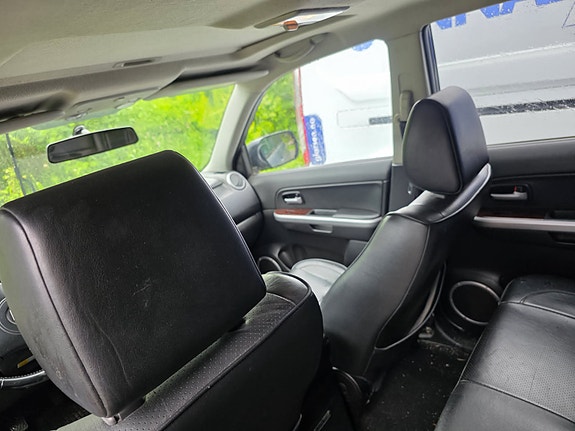 Suzuki Grand Vitara 7 of 10