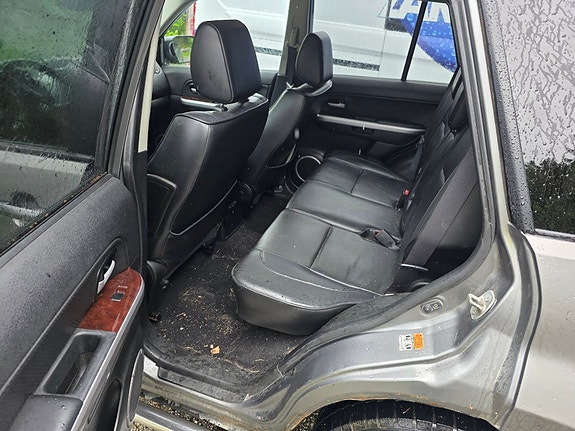 Suzuki Grand Vitara 5 of 10