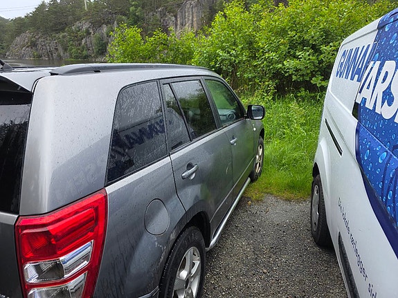Suzuki Grand Vitara 2 of 10