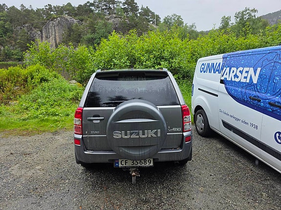 Suzuki Grand Vitara 3 of 10