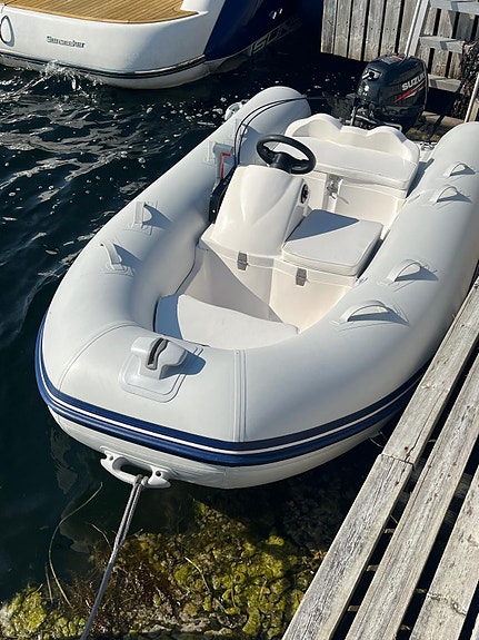 Venus 320 RIB med Suzuki 9,9 hk el-start – perfekt førstebåt / barnebåt 4 of 5