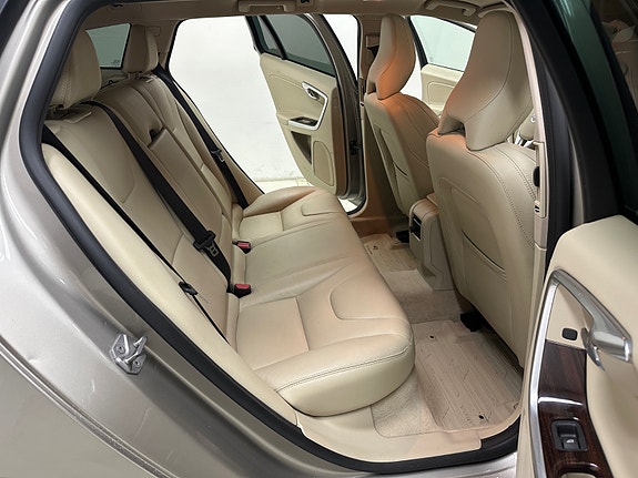 Volvo V60 28 of 30